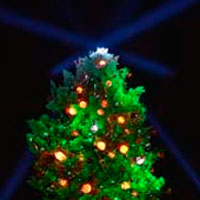 Рождественская ёлка в Париже освещена проблесковыми лампами Pfannenberg