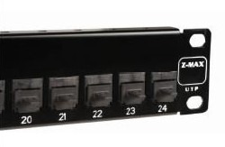 Патч-панель Z-MAX с установленными заглушками